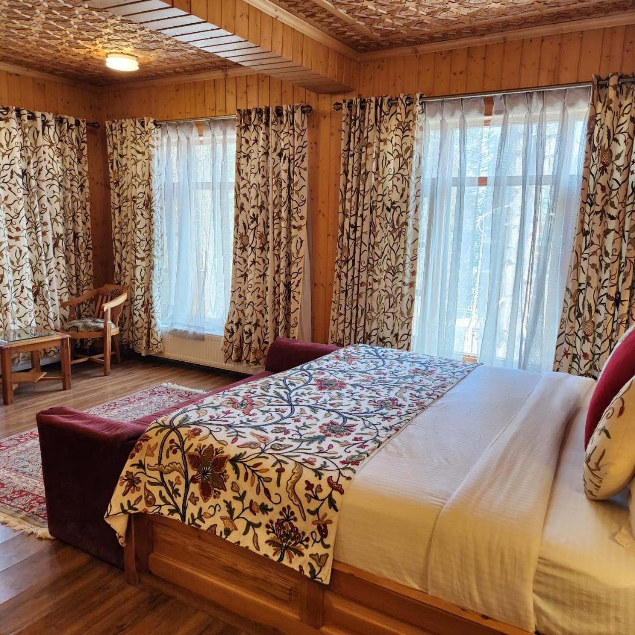 Shaw Inn By Stay Pattern Гульмарг Экстерьер фото